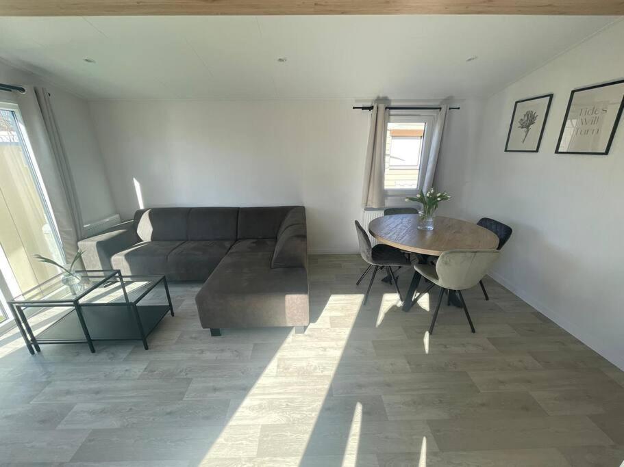 Cozy Chalet At The Beach In Petten, Netherlands Экстерьер фото